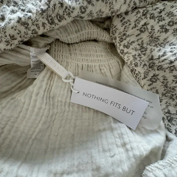 Cream Maternity Dress with Puff Sleeves - Picture 2 of 3